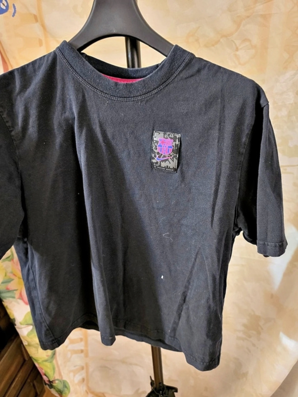 Nike FC Barcelona El Nostre Barca T-Shirt Camo Graphic Tee in Black & Pink